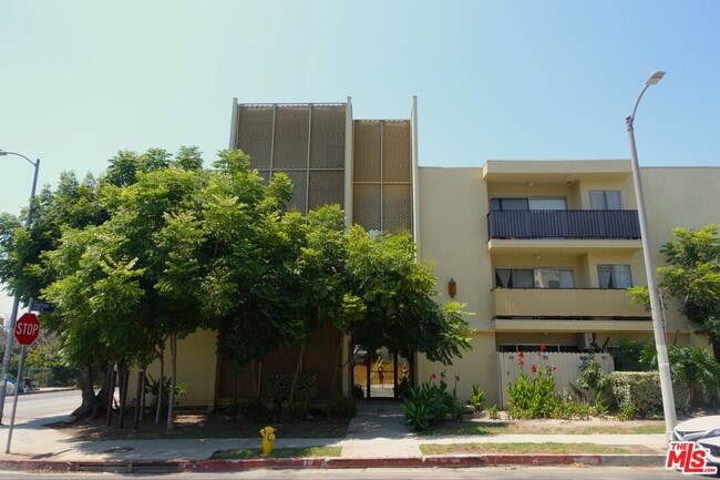 Building Photo - 1301 N Mansfield Ave Unit 208 Rental