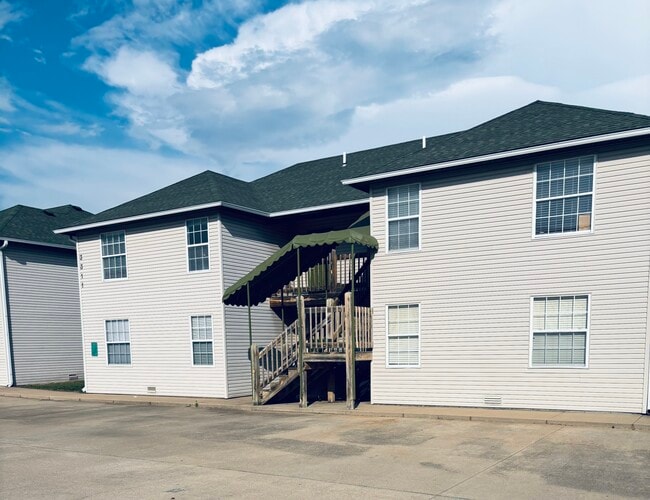 Building Photo - 3327 N Range Line Rd Unit Rangeline