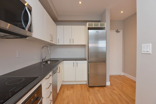 Building Photo - 190 Jameson Ave Unit 403