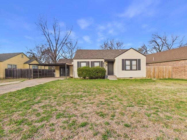 Building Photo - 1307 NW Maple Ave