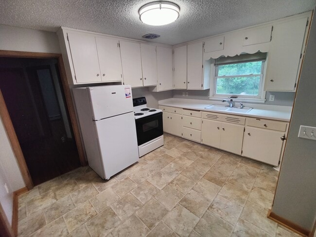 Photo - 504 1st St NE