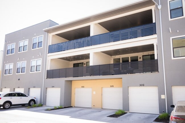761 W Blue Magic Ln Unit 302