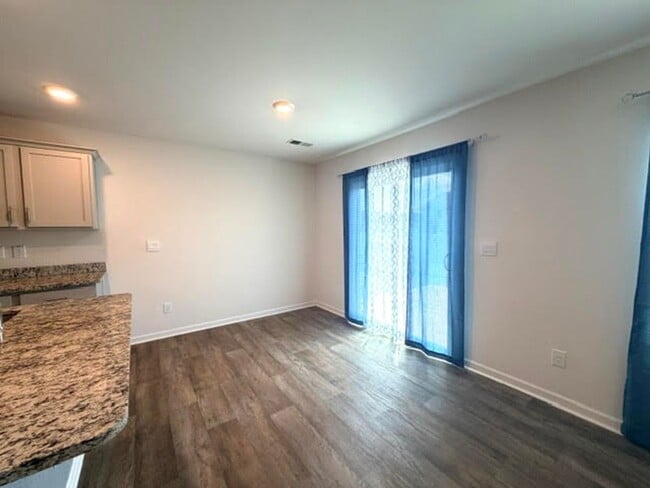 Photo - 526 Leven Dr