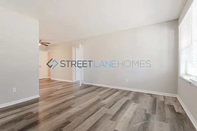 Photo - 3040 Foresthill Dr