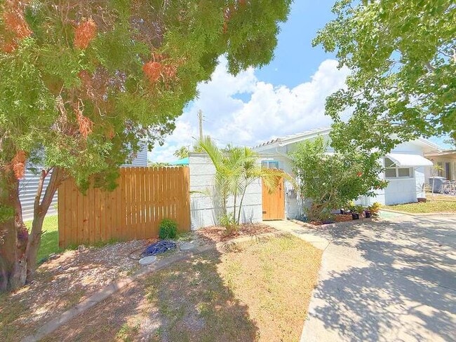 Photo - 11155 2nd St E