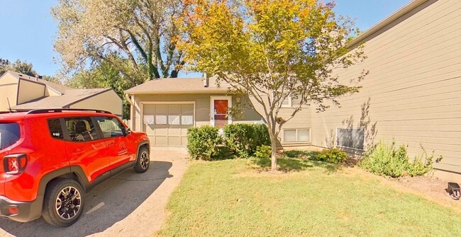 2041 Shirley Ln