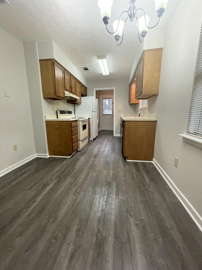 Photo - 107 Woodstone Pl