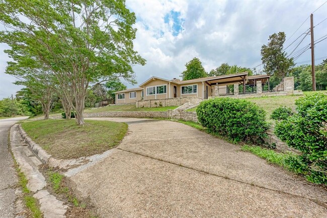 Photo - 6301 Forest Hills Dr House