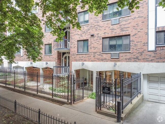 Building Photo - 2336 N Commonwealth Ave Unit 306 Rental