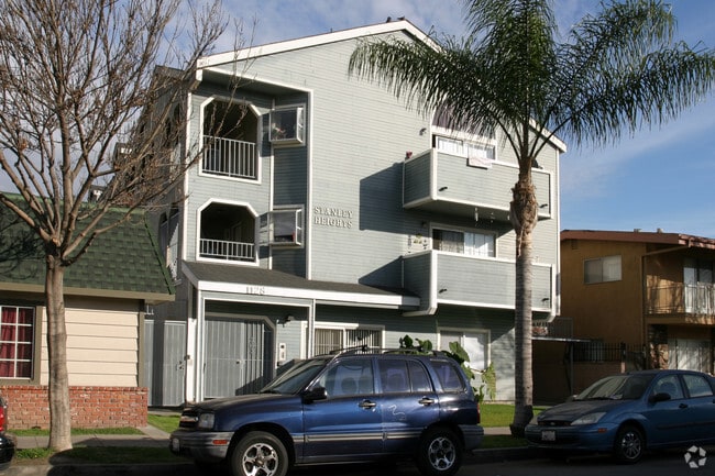 1128 Stanley Ave