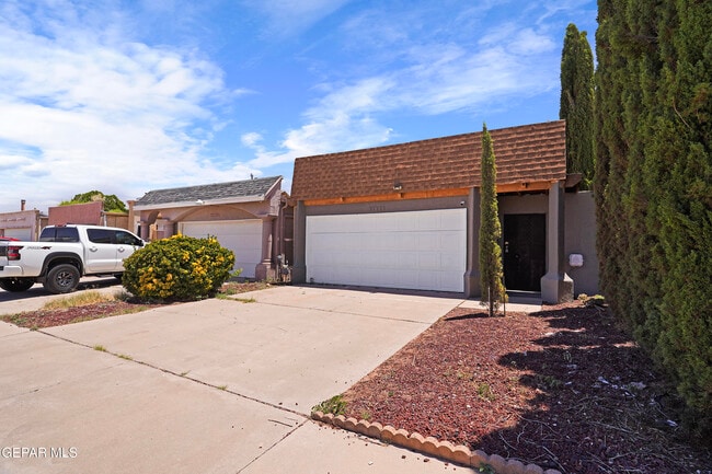 Photo - 10720 Chert St