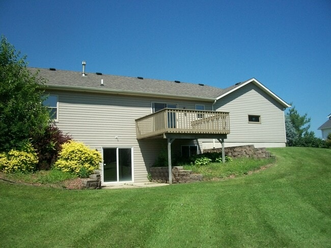 TRASERO - 540 Arrowhead Dr