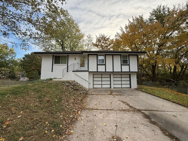 Building Photo - 3 bed, 2 bath, large yard AVAILABLE NOW!