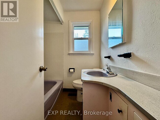 Photo - 29 Bayview Pkwy
