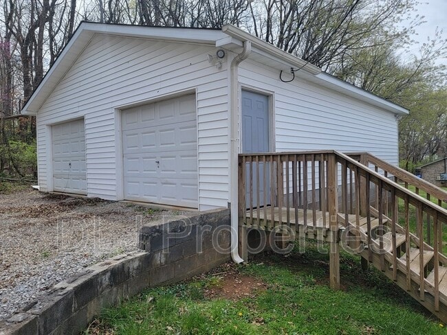 Photo - 2149 McCleary Rd