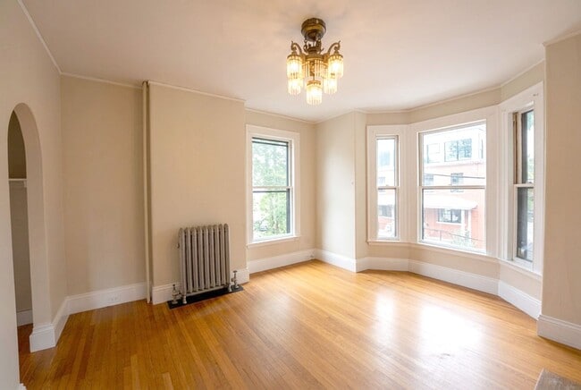Building Photo - 52 Carleton St Unit 3