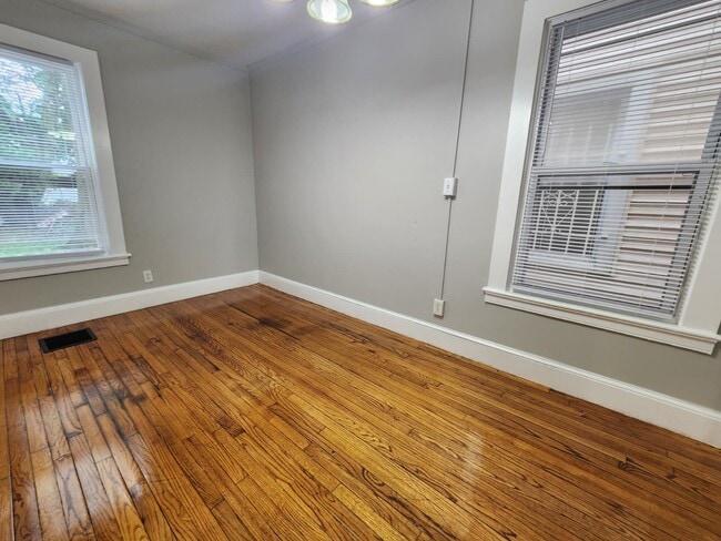 Photo - 202 Hallock Ave
