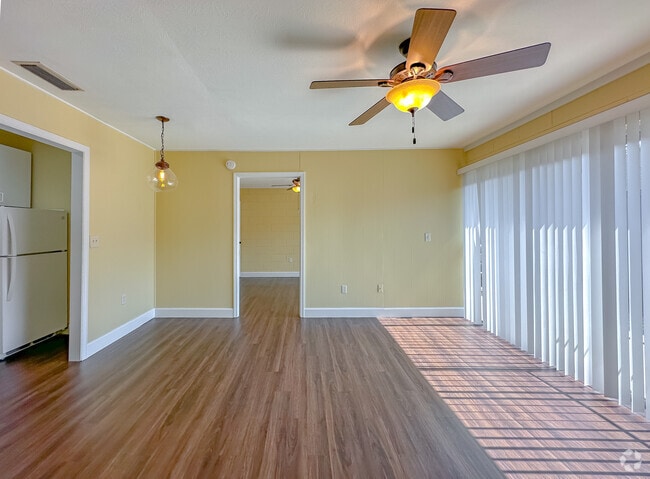 Building Photo - 2241 W Pensacola St Unit 68 Rental
