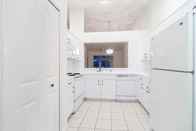 Photo - ***2 BED + DEN/2 BATH - POOL HOME***CLOSE ...