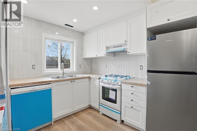 Photo - 1049 Glencairn Ave