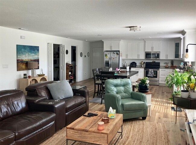 Photo - 2101 Queensboro Ave S