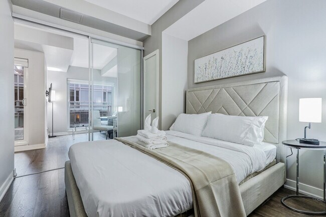 Photo - 179 Queen St W Unit ID1054580P