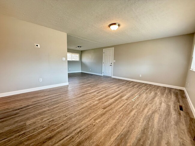 Photo - 4421 Primrose Ln