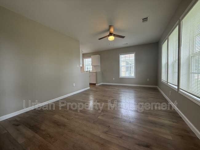 Photo - 86 W Dempster Ave
