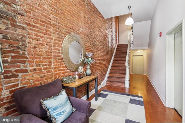 Building Photo - 1111 Mt Vernon St Unit 5
