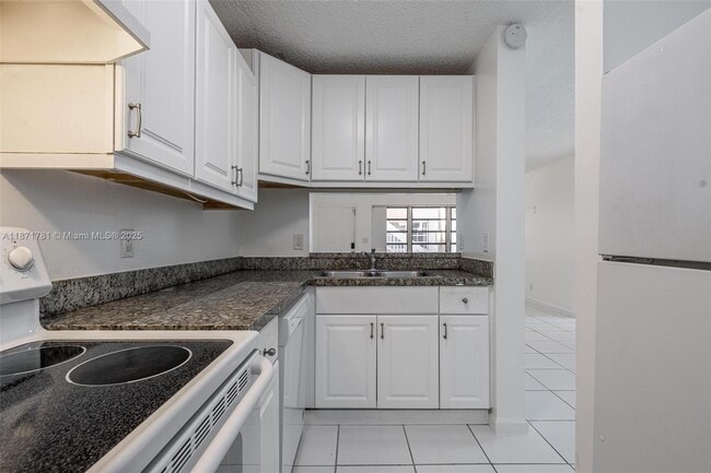 Photo - 1033 Twin Lakes Dr Unit 27-D