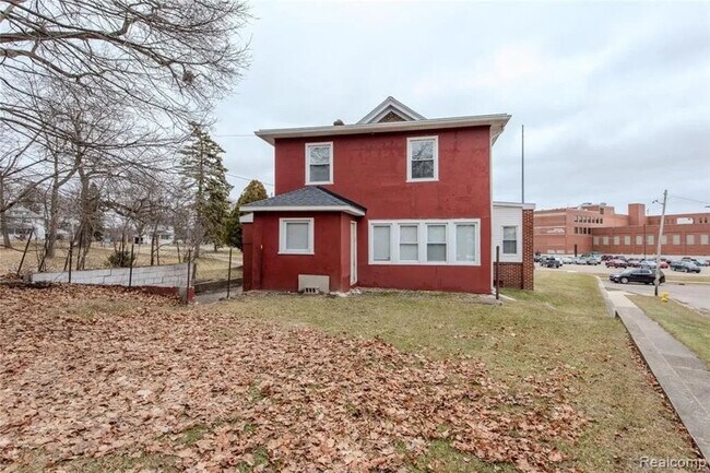 Photo - 751 Dupont St