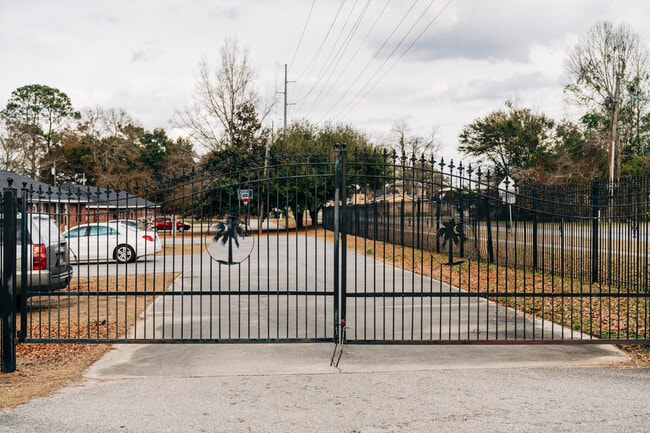 Photo - 1202 Douglas MacArthur St Unit Sampson Place Apartments