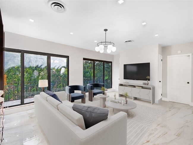 3304 Alhambra Cir