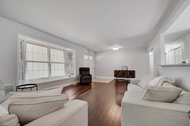 Photo - 837 Hamlin Ave