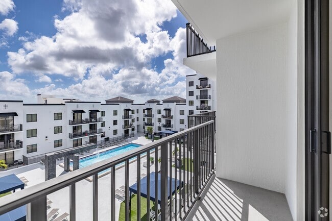 1BR, 1BA - 710SF - Balcony