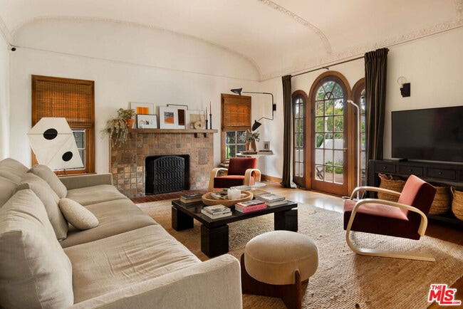 Photo - 127 N Gower St