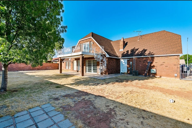 Photo - Beautiful 4 Bedroom Home! Pet Friendly