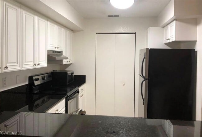 Building Photo - 8255 Ibis Club Dr Unit 504