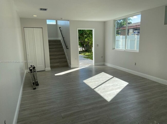 Photo - 175 E 16th St