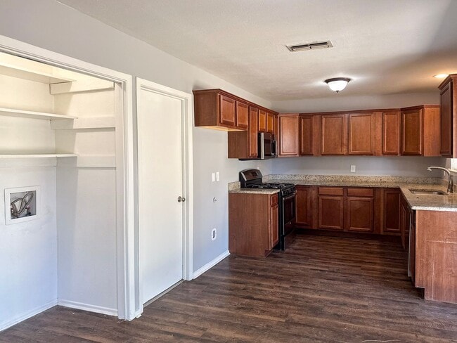 Photo - 3 Bedroom / 2 Bath / 2 Car Garage in Quiet...