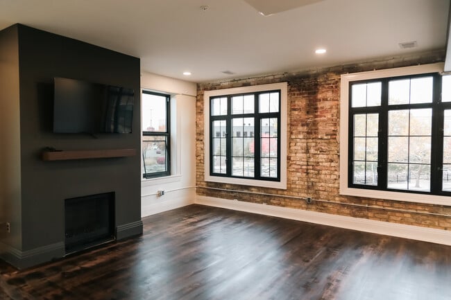 Photo - 121 Michigan Ave W