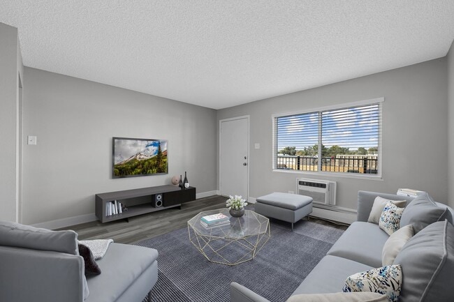 Photo - Crestone Apartments