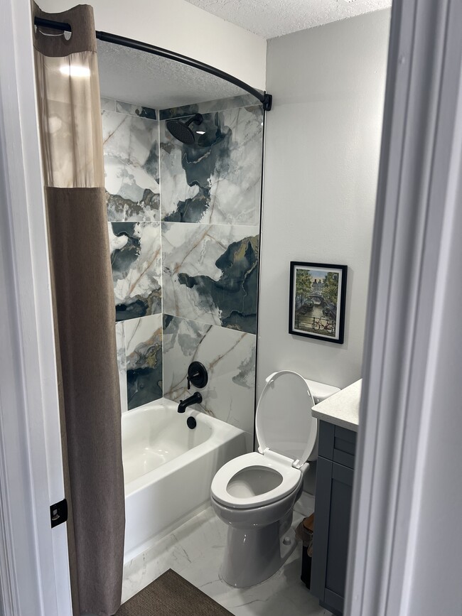 Photo - 6704 N 11th St