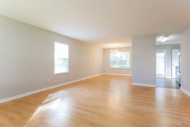 Photo - 309 Kingsman Ln