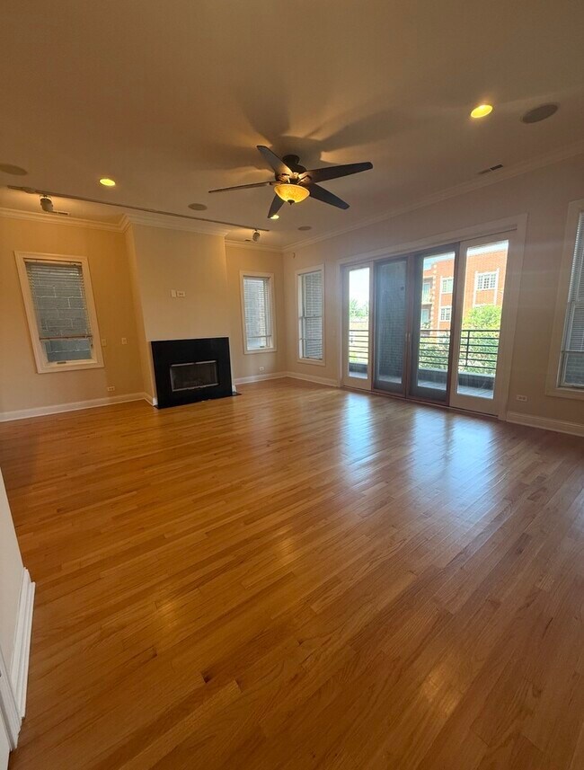 2903 W Irving Park Rd