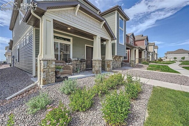 Building Photo - 9374 Crosshaven vw