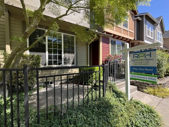 Building Photo - Corner 2 Bed 2.5 Bath Townhome - Garage and Washer/Dryer + Convenient to Nike, Intel and More!
