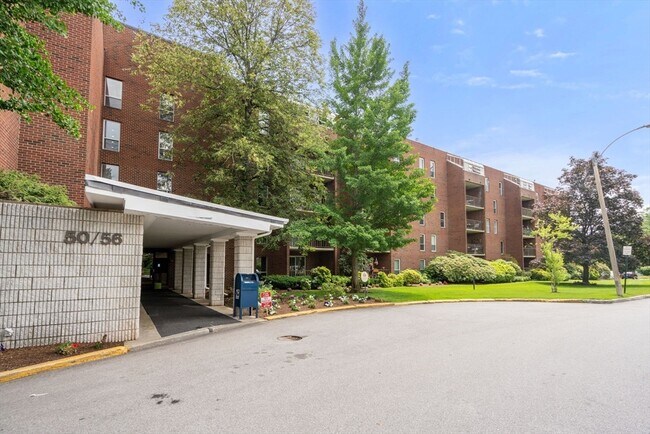 Building Photo - 50-56-56 Broadlawn Park Unit 209 Rental