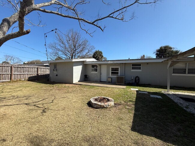 Photo - Great Location-3 Bedroom Daytona Beach Home w/Large AMAZING Backyard!