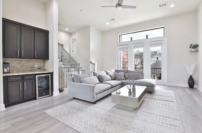 Building Photo - 4104 Marina St